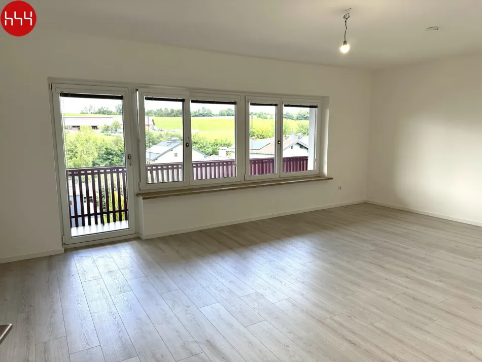 Frisch sanierte 3-Zimmer Wohnung mit Balkon in Salzburg-Hallwang - Titelbild
