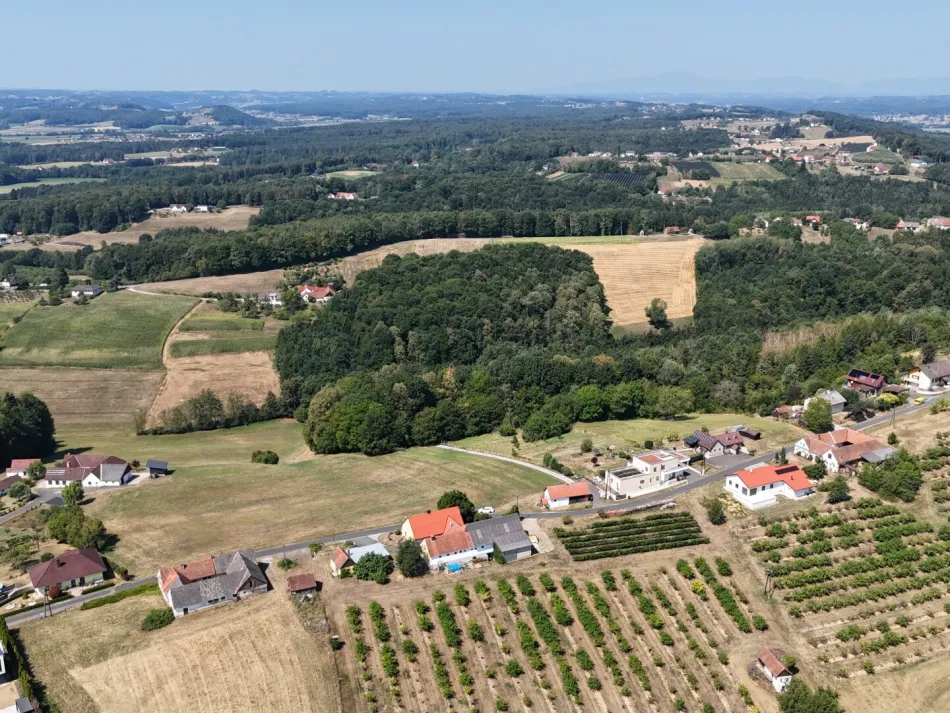 Sonnige Baugrundstücke mit Panoramablick auf die Riegersburg (Nur noch 2 verfügbar) - Titelbild