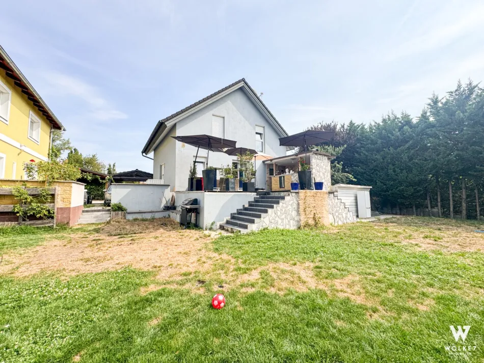 Einfamilienhaus mit 3 Schlafzimmern, offener Wohnküche, Garten & Carport | Nähe Lobau & Donau-Oder-Kanal - Bild