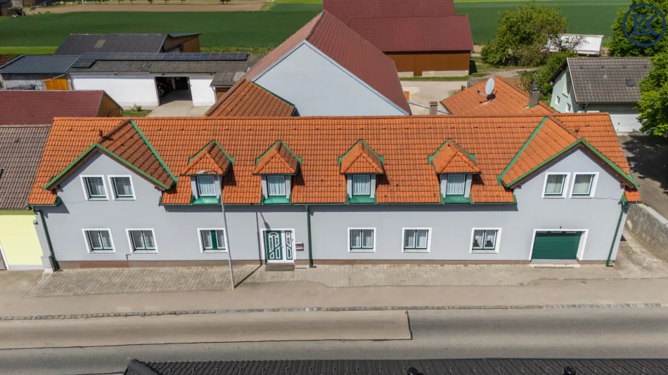 Großzügiges Einfamilien- oder Zweifamilienhaus, das Raum, Ruhe und Wohnqualität vereint. - Titelbild