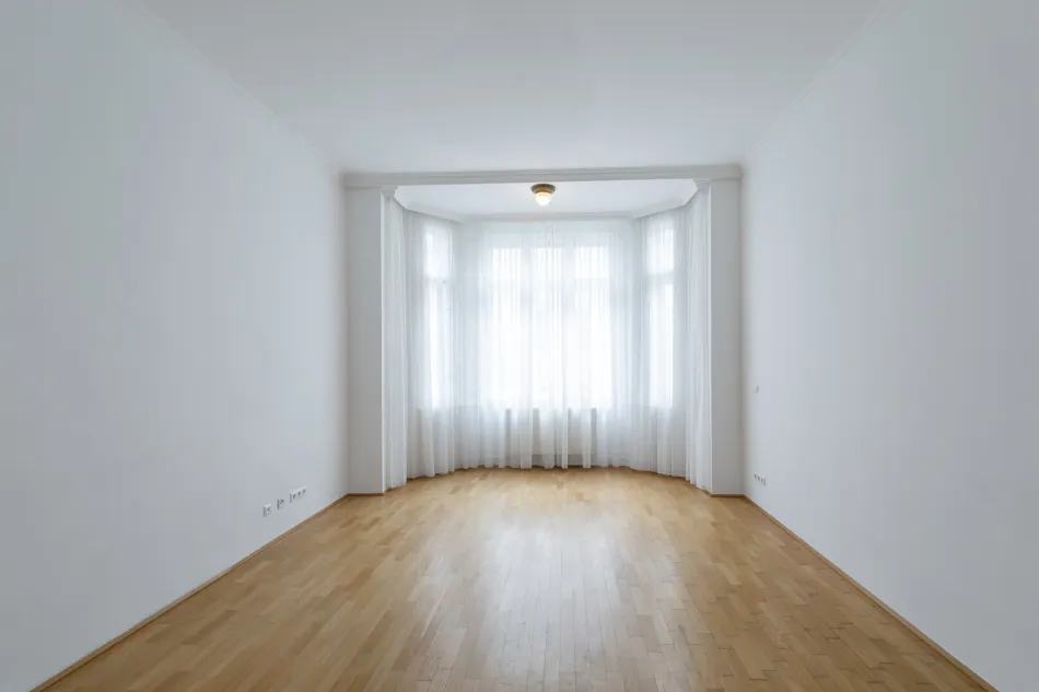 4-Zimmer-Familienwohnung im Fasanviertel: Schöner Altbau mit kleinem Balkon - Bild
