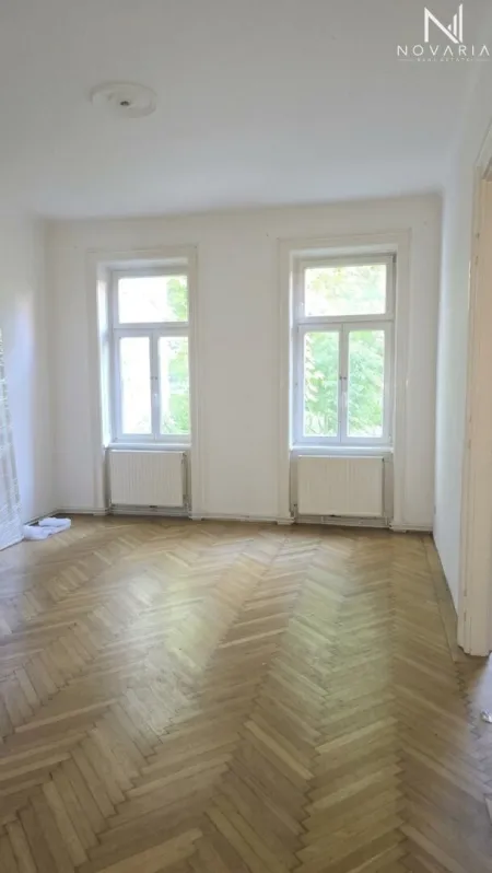 Vielseitige 3-Zimmer-Wohnung mit großem Potenzial und einem bezaubernden Grünblick, die darauf wartet, von Ihnen liebevoll renoviert zu werden. (über 1.000m2 Gemeinschaftsgarten) - Titelbild