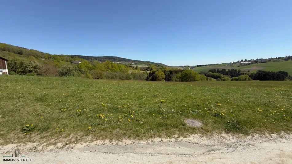 Großes Grundstück mit herrlicher Aussicht auf Maria Taferl und ins Alpenvorland! Hobbylandwirtschaft möglich! - Bild