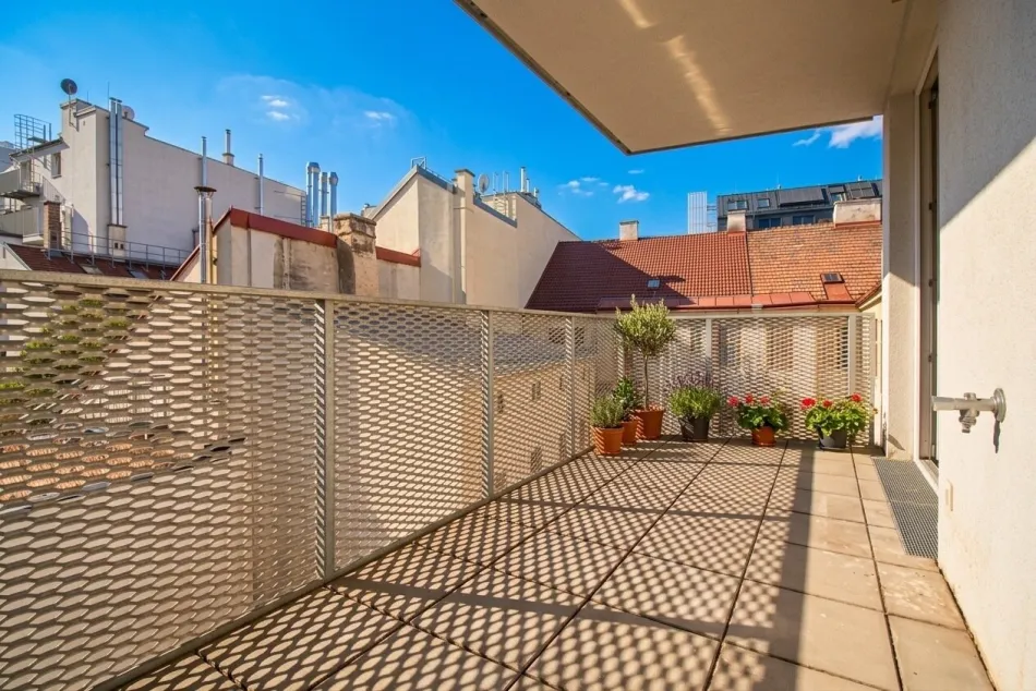 Ruhige 2-Zimmer-Wohnung | 10 m² Balkon | Innenhoflage | 2 Min zur U1 Keplerplatz - Titelbild