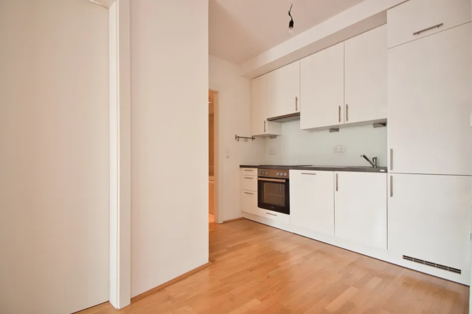Ruhige 2-Zimmer-Wohnung | 10 m² Balkon | Innenhoflage | 2 Min zur U1 Keplerplatz - Bild