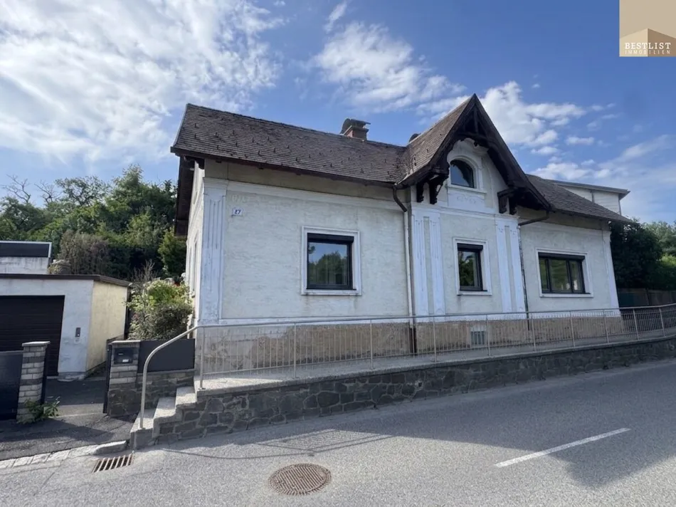 Jahrhundertwende Haus mit viel Potential in Hernstein - Titelbild