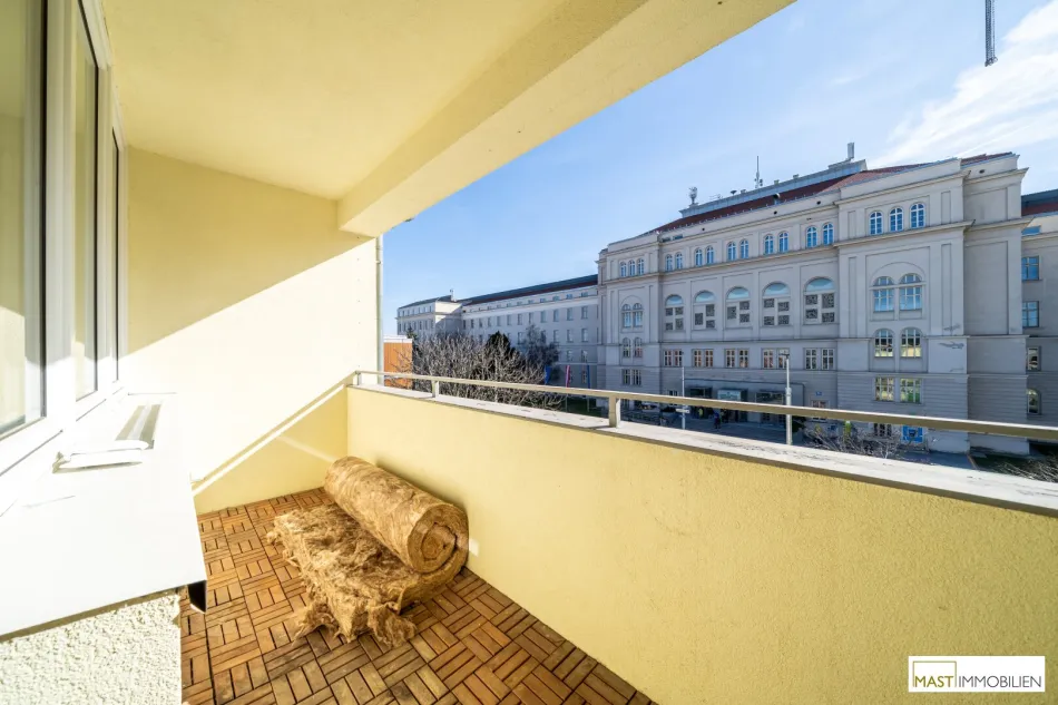 *viel Potential nach oben* 3-Zimmer Dachgeschosswohnung gegenüber HTL - Bild