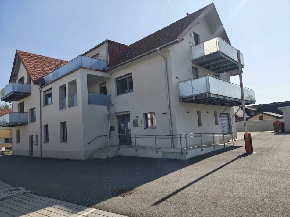 Hochwertiges Renditeobjekt mit 7 Wohnungen, Arztpraxis & Gastronomie – € 134.500,- Jahresnettoertrag - Bild