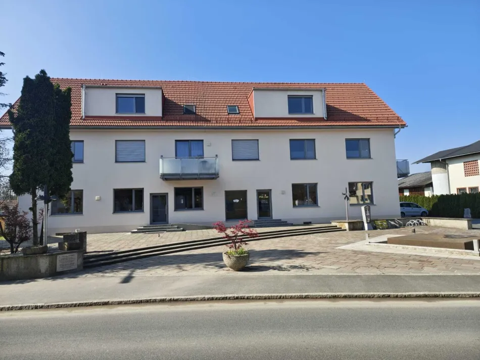 Hochwertiges Renditeobjekt mit 7 Wohnungen, Arztpraxis & Gastronomie – € 134.500,- Jahresnettoertrag - Titelbild