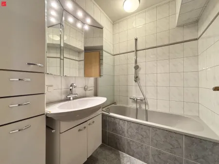 Badezimmer mit Badewanne