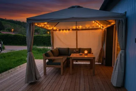 Abendstimmung Terrasse mit Pavillon*