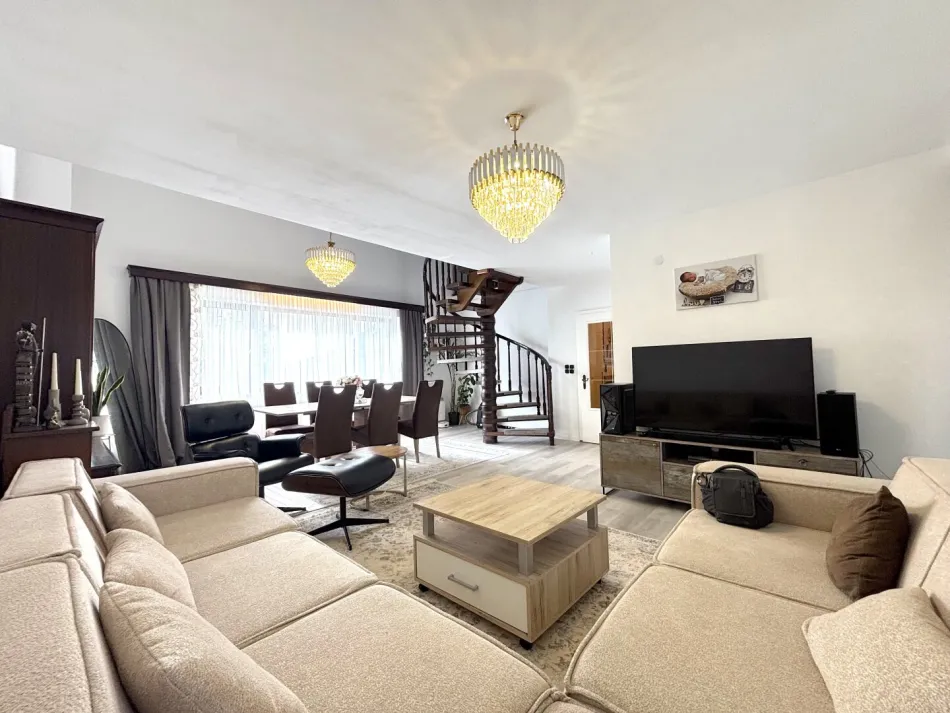++ TOP PREIS ++ Elegante Maisonettewohnung inkl. Dachgeschoßwohnung mit Eigengarten + Garage! - Titelbild