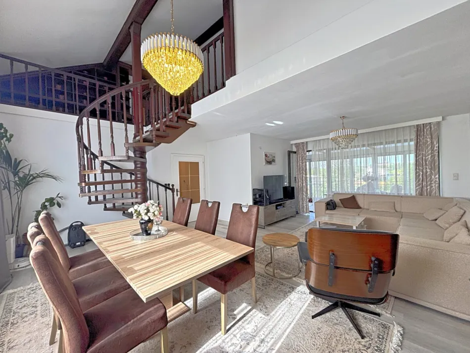 ++ TOP PREIS ++ Elegante Maisonettewohnung inkl. Dachgeschoßwohnung mit Eigengarten + Garage! - Bild