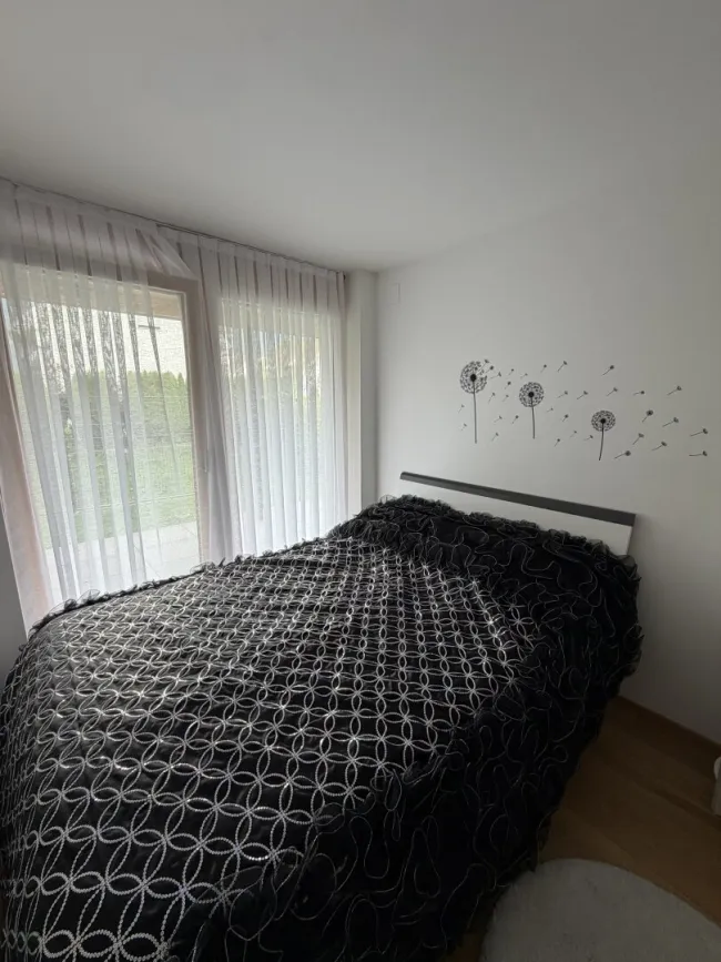 Wohnen mit Stil: Exklusive 4-Zimmer-Wohnung mit traumhaftem 117 m² Privatgarten - Bild