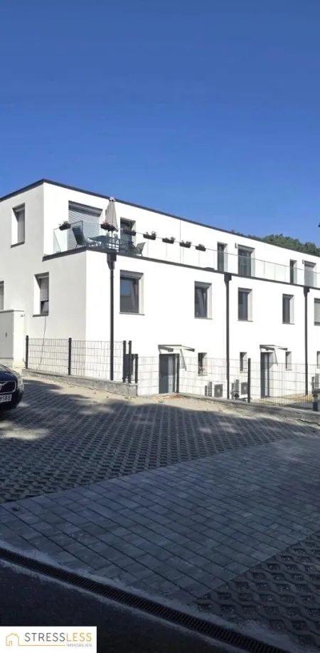 Leistbares Eigentum für junge Familien – modern, neu mit Dachterrasse und eigenem Garten! Nur wenige Minuten nach Stockerau bzw. Korneuburg oder Wien! - Bild