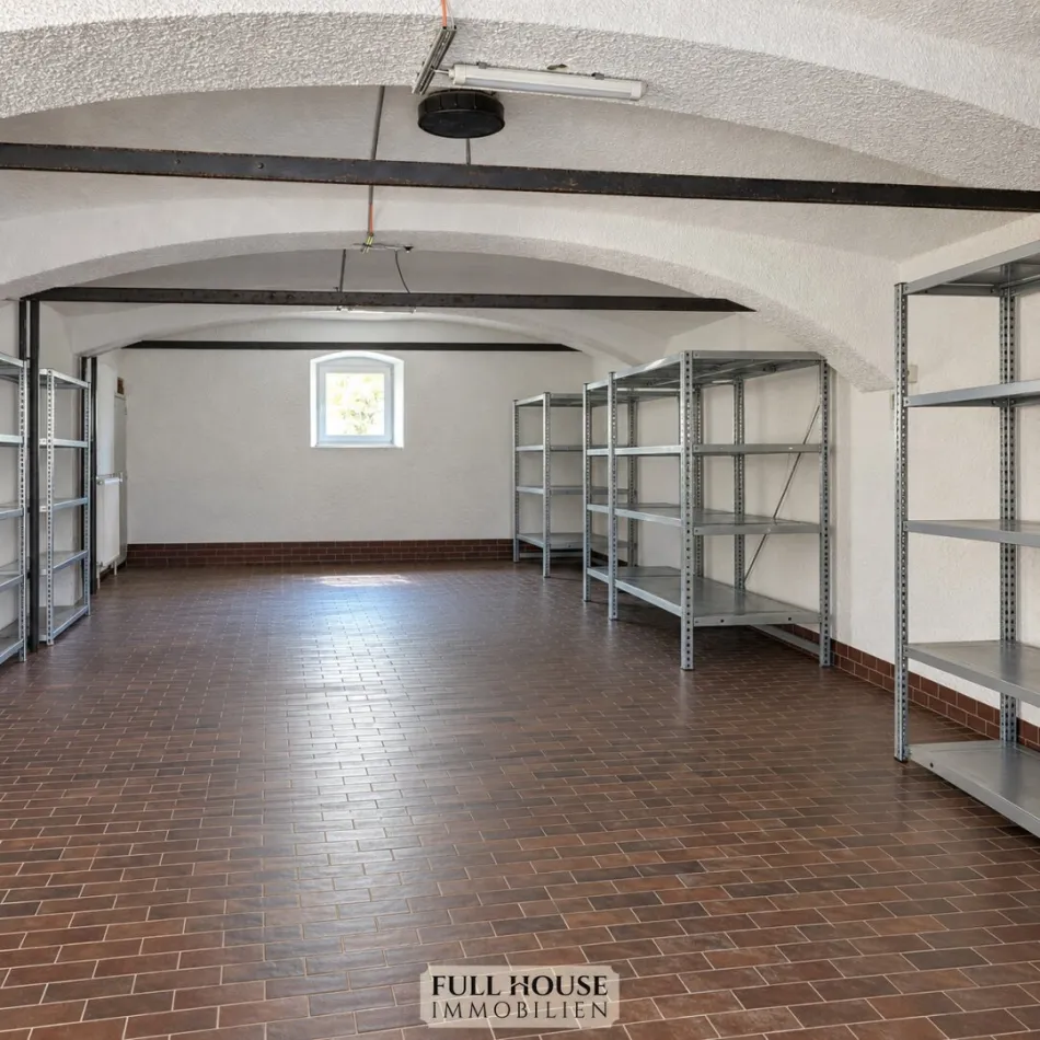 Vielseitige Lager-, Hallen- & Werkstattfläche mit ca. 305 m² und 2 Stellplätzen - Bild