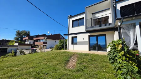Großzügiger Garten mit Terrasse Kompagnon Immobilien