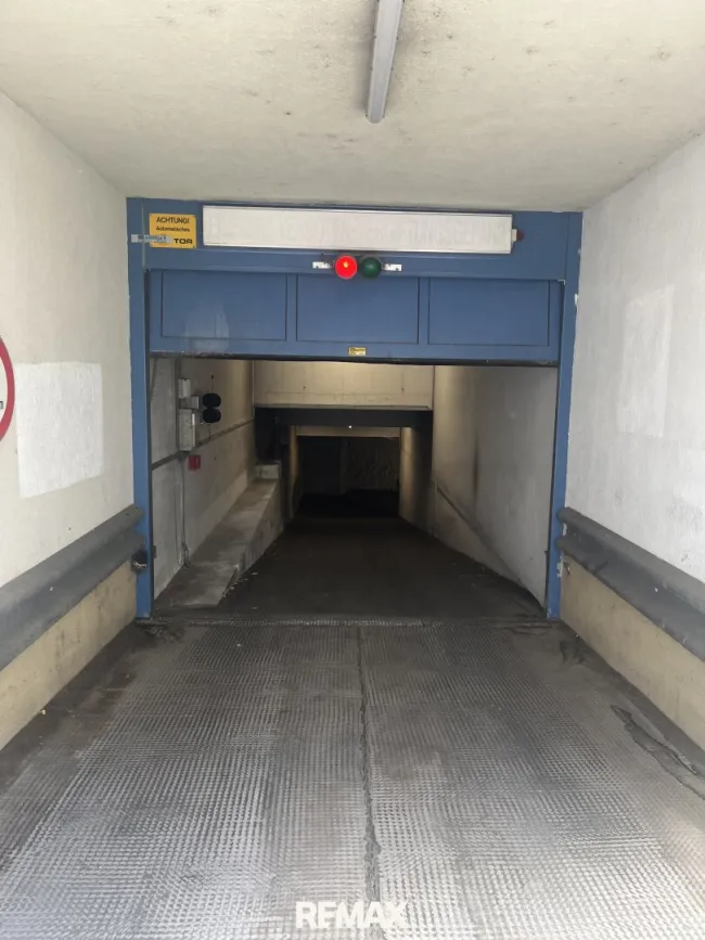 Stapelparkplatz nahe Westbahnhof und Urban-Loritz-Platz - Bild