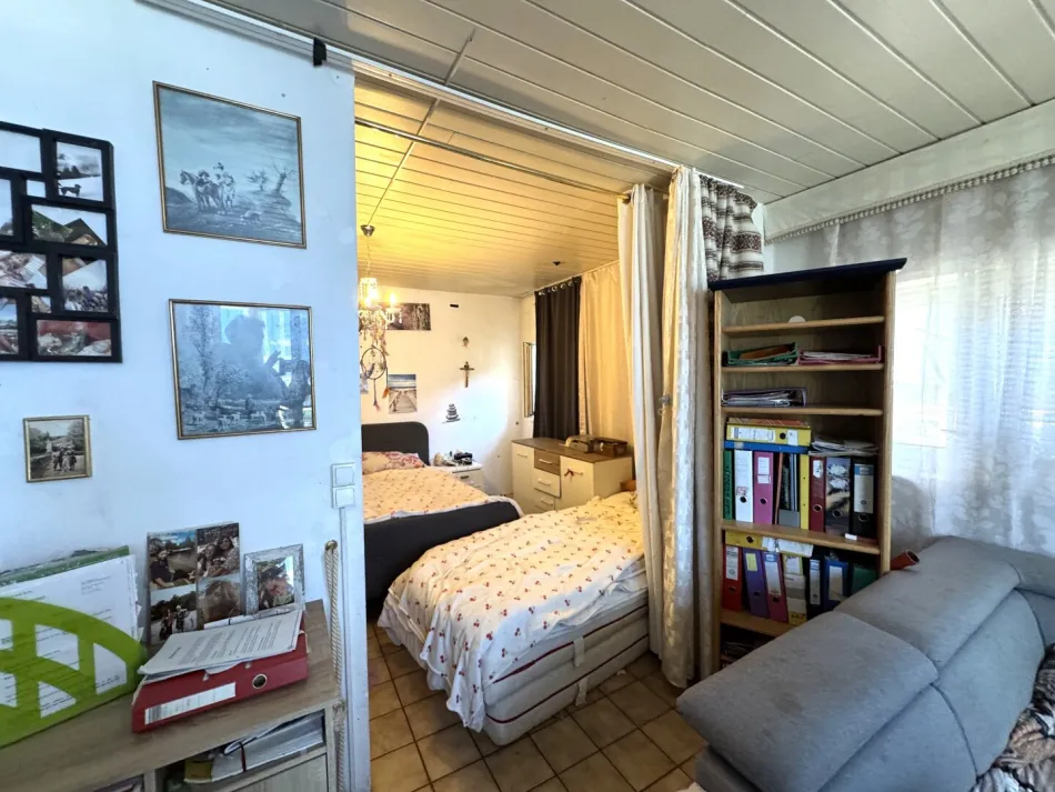 Mehrfamilienhaus / Einfamilienhaus in Gleisdorf 3 Wohneinheiten | ca. 320,92 m² Wohnfläche | 12 Zimmer | ca. 1.849 m² Grundstück - Bild