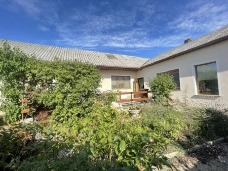 Bungalow am Land: uneinsehbarer Garten - Bild