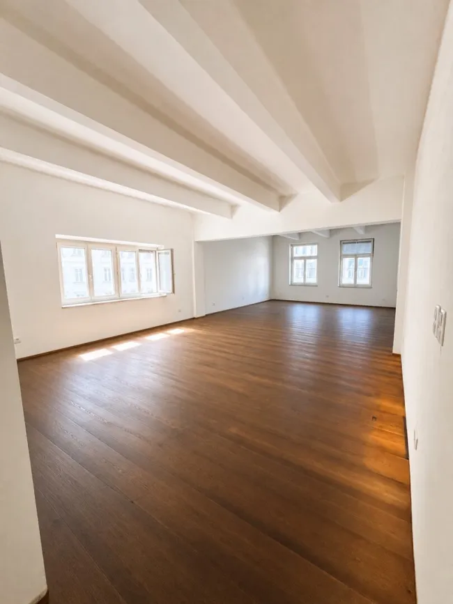 AB NOVEMBER: Elegantes ALTBAU-Büro mit LOFT-Charakter in BESTLAGE von INNSBRUCK zu mieten! - Bild