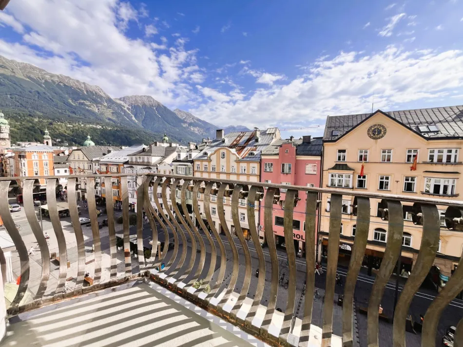 Stilvolles Altbau-Büro mit sensationeller Aussicht im Herzen Innsbrucks – ab November 2026 verfügbar! - Bild