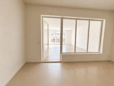 Zweiter, kleiner Büroraum (aktuell Durchlaufzimmer)