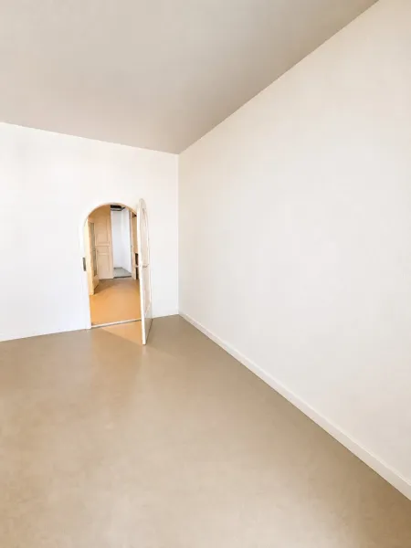 Zweiter, kleiner Büroraum (aktuell Durchlaufzimmer)