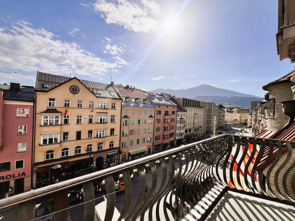 Stilvolles Altbau-Büro mit sensationeller Aussicht im Herzen Innsbrucks – ab November 2026 verfügbar! - Bild