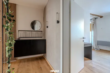 Vorraum | Blick ins Wohnzimmer
