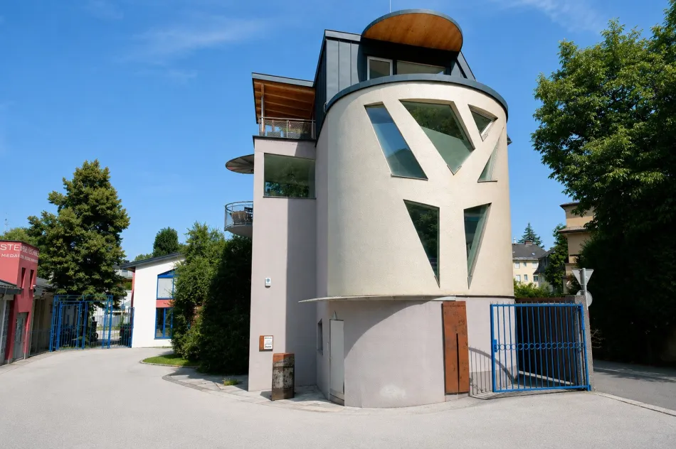 Architektur trifft Kunst – Außergewöhnliches Turmhaus in der Kunstmeile Schallmoos Arbeiten, Wohnen & Repräsentieren auf vier Ebenen - Titelbild