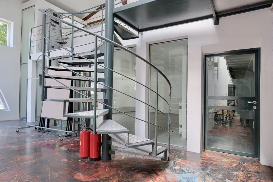 Atelier-Büro in der Schallmooser Kunstmeile – außergewöhnliches Fabrikambiente auf drei Ebenen - Bild