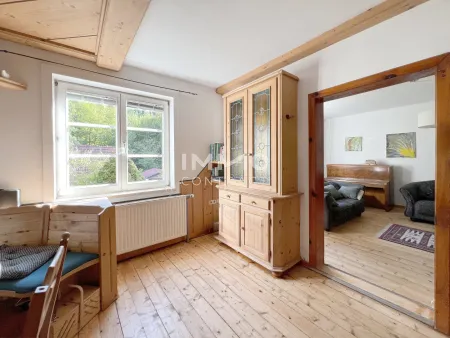 Nostalgisches Einfamilienhaus mit Romantikgarten in 1.920qm Bauland