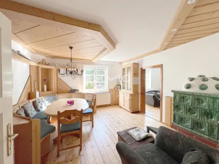Nostalgisches Einfamilienhaus mit Romantikgarten in 1.920qm Bauland