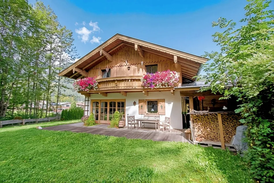Einzigartiges Tiroler Landhaus im Chalet-Stil mit großzügiger Gartenoase - Titelbild