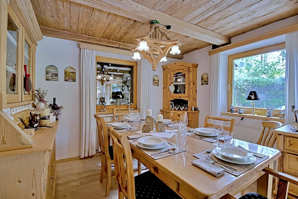Einzigartiges Tiroler Landhaus im Chalet-Stil mit großzügiger Gartenoase - Bild