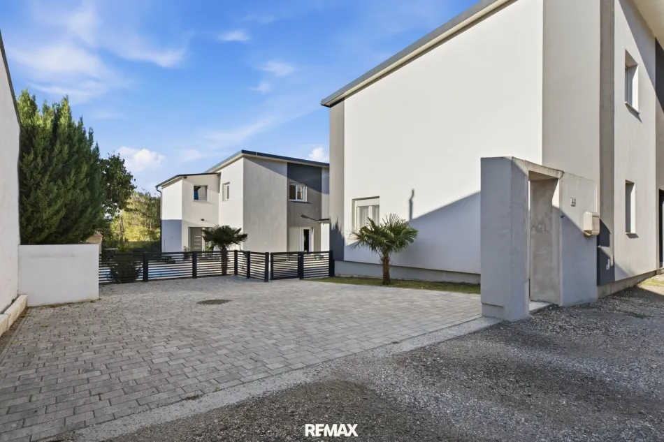Urlaub zu Hause: Modernes Generationenhaus mit Pool & Palmen-Oase in Aspersdorf! Ideal für Familie, Beruf & Entspannung - Titelbild