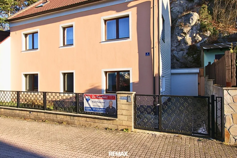 Drohnenaufnahme von vorne