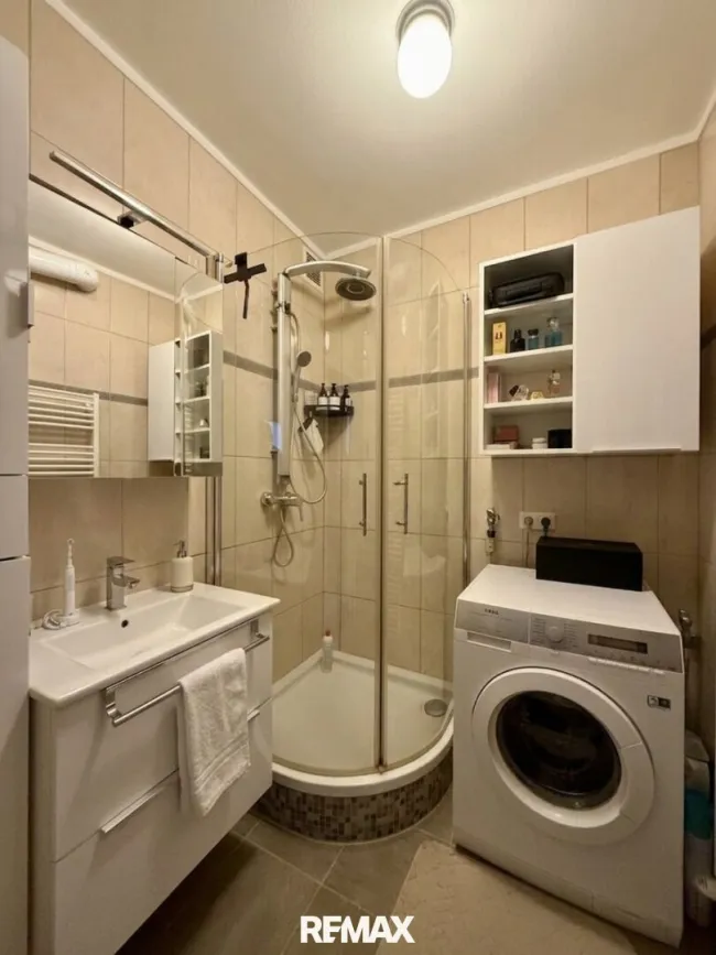 STILLVOLL SANIERT & SOFORT BEZUGSBEREIT– 3-Zimmer-Wohnung mit Balkon - Bild