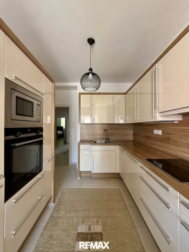STILLVOLL SANIERT & SOFORT BEZUGSBEREIT– 3-Zimmer-Wohnung mit Balkon - Bild