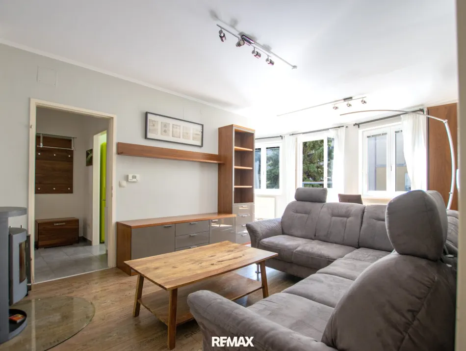 Hell. Ruhig. Zuhause. – 3-Zimmer-Wohnung mit Tiefgaragenplatz - Titelbild
