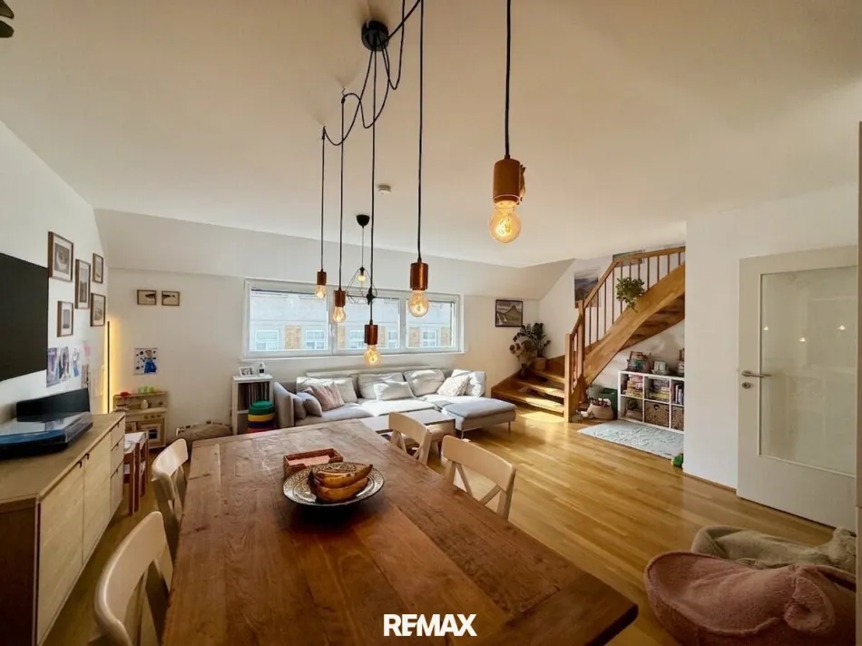 MODERNES WOHNEN ÜBER DEN DÄCHERN DES 18. BEZIRKS! – Dachgeschoss-Maisonette mit Dachterrasse + TG Platz - Bild