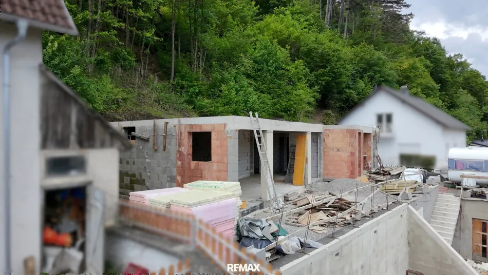 BIETERVERFAHREN: Schönes Einfamilienhaus mit Fernblick in Alland zum fertig bauen! - Bild