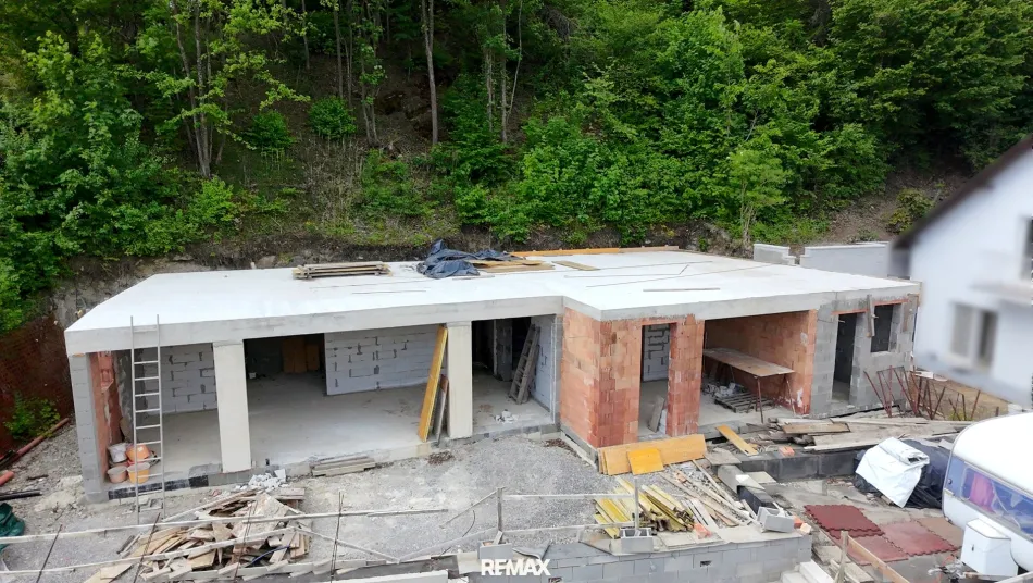BIETERVERFAHREN: Schönes Einfamilienhaus mit Fernblick in Alland zum fertig bauen! - Titelbild