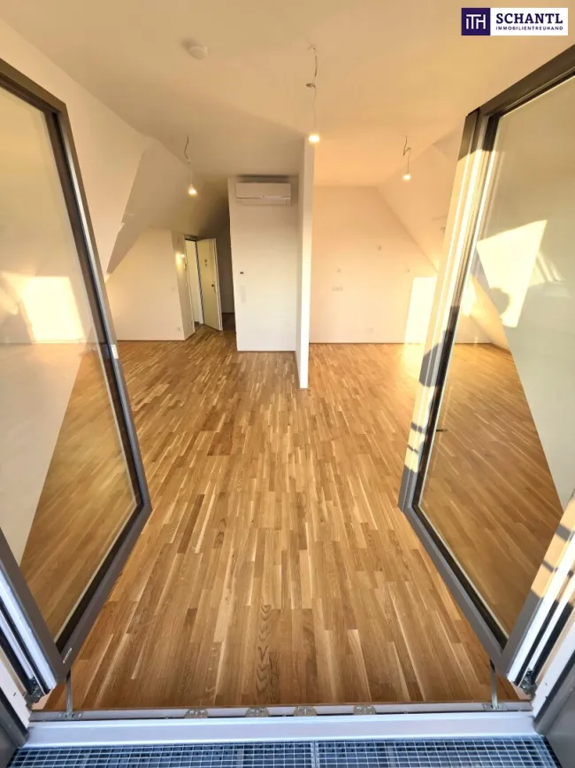 GENIAL - Lebens(t)raum Erfüller im Grünen! Klimaaktiv Bronze! Ab ins Dachgeschoss + 3 Zimmer + 2 Terrassen + Viel Lebensqualität! Wärmepumpe und Solaranlage + Naturnahe Gewässer ums Eck! - Bild