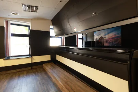 BÜRO - SEMINARräume - PRAXIS - nächst Dornerplatz!