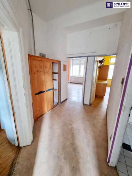 Bring Ideen mit. Der Rest ist da! Tolle Familienwohnung/WG - Selbst Gestalten! Sanierungsbedürftige Altbauwohnung! U-Bahn ums Eck + Traumhaft renoviertes Altbauhaus + Optimalste Infrastruktur und Anbindung!