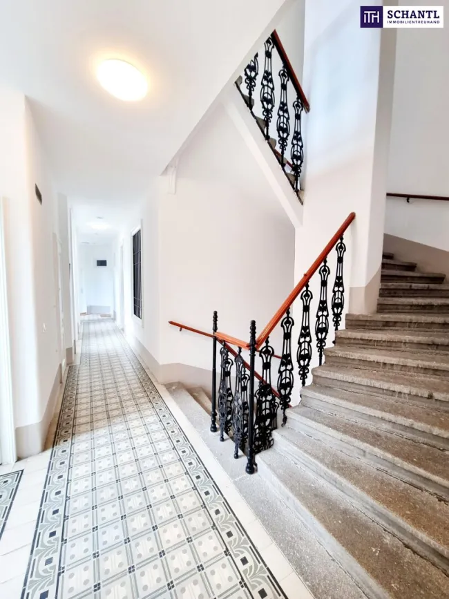 Wer nicht auf schlüsselfertig steht, ist hier richtig! 4-Zimmer Wohnung - Selbst Gestalten! Sanierungsbedürftige Altbauwohnung! U-Bahn ums Eck + Traumhaft renoviertes Altbauhaus + Optimalste Infrastruktur und Anbindung! - Bild