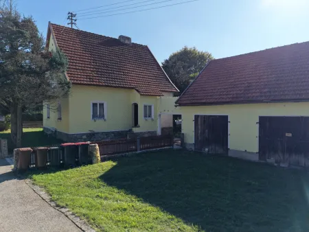 Sanierungsbedürftiges Einfamilienhaus mit XXL-Garagen / Werkstätte / Lagerflächen Römerstraße /Haibach ob der Donau Bieterverfahren Startpreis: € 150.000,-