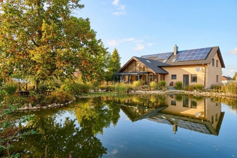 Wohnen im Grünen mit eigenem Teich - Großzügiges Wohnanwesen auf fast 5.000 m² - Titelbild